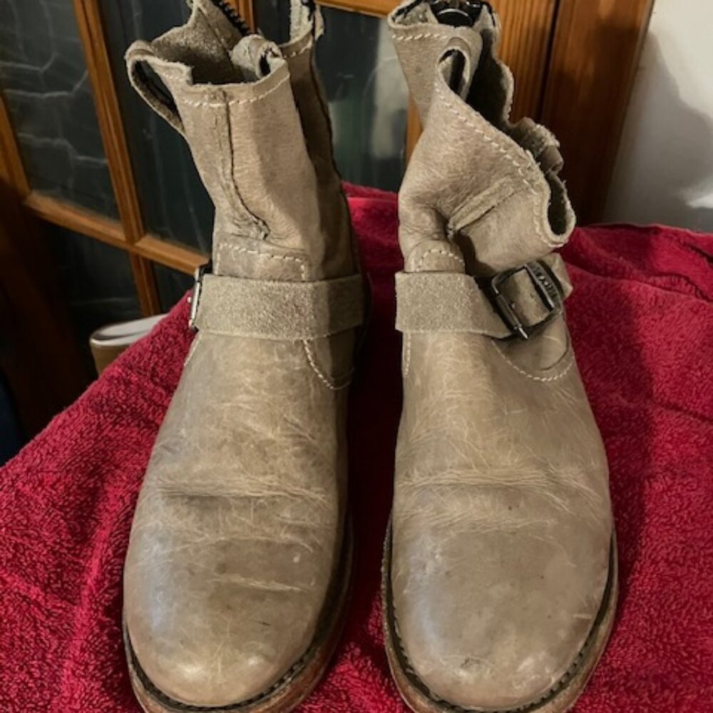 Frye Vicky Artisan ankle boots